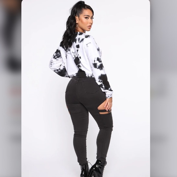 Buckle Up Skinny Jeans - Picture 4 of 6